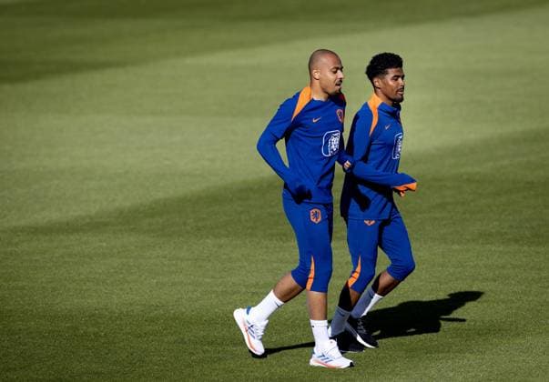 EURO 2024, Nationalteam Niederlande, Training WOLFSBURG - (l-r) Donyell Malen and Ian Maatsen during a training session of the Dutch national team, Nationalteam at the AOK Stadium on June 11, 2024 in Wolfsburg, Germany. The Dutch national team is preparing for the first group match at the European Football Championship in Germany against Poland. ANP KOEN VAN WEEL UEFA EURO, EM, Europameisterschaft,Fussball 2024 Germany 2024 xVIxANPxSportx xxANPxIVx 500870480 originalFilename: 500870480.jpg