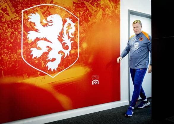 WOLFSBURG - National coach Ronald Koeman during a press conference, PK, Pressekonferenz of the Dutch national team, Nationalteam in the Volkswagen Arena on June 12, 2024 in Wolfsburg, Germany. The Dutch national team is preparing for the first group match at the European Football Championship in Germany against Poland. ANP KOEN VAN WEEL UEFA EURO, EM, Europameisterschaft,Fussball 2024 Germany 2024 xVIxANPxSportx xxANPxIVx 500914904 originalFilename: 500914904_20240612.jpg