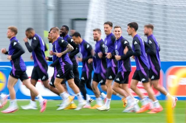 Die Deutsche Mannschaft beim warm machen, GER, DFB, Training, Fussball Herren Nationalmannschaft Deutschland, UEFA Fussball Europameisterschaft 2024, Herzogenaurach 12.06.2024. GER, DFB, Training, Fussball Herren Nationalmannschaft Deutschland, UEFA Fussball Europameisterschaft 2024, Herzogenaurach 12.06.2024. Herzogenaurach Copyright: xEibner-Pressefoto FlorianxWieganx EP_FWD