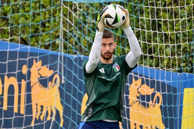 Florence, Italy: Italian player Guglielmo Vicario during Italy training session, UEFA European Football Championship in Florence, Italy, June 08 2024 UEFA European Football Championship - Italy training session  - ZUMAp169 20240612_zsa_p169_392_20240612 Copyright: xLisaxGuglielmi IPAxSportx