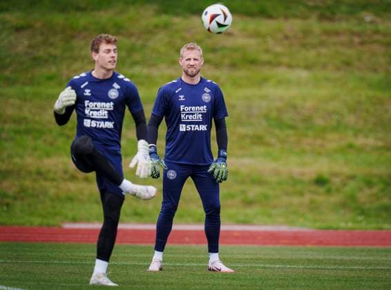 Kasper Schmeichel and Mads Hermansen during Denmarks national soccer team s training in Freudenstadt, Germany, Wednesday June 12, 2024 , Freudenstadt Tyskland Copyright: Ritzau Scanpix LiselottexSabroex spdk20240612-120950-L