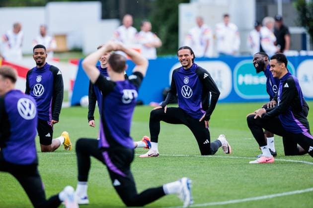 Trainingslager Vorbereitung UEFA EURO 2024 Deutschland; 12.06.2024 Leroy Sane (Deutschland, 19) flachst, scherzt mit Manuel Neuer (Deutschland, 1) Antonio Rüdiger (Deutschland, 2) und Jamal Musiala (Deutschland, 10) lachen Trainingslager Vorbereitung UEFA EURO 2024 Deutschland - Training; HerzoBase, Herzogenaurach am 12.06.2024 Copyright: xBEAUTIFULxSPORTS Wunderlx
