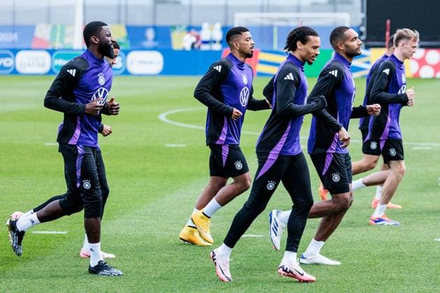 Trainingslager Vorbereitung UEFA EURO 2024 Deutschland; 12.06.2024 Warmlaufen zu Trainingsbeginn Antonio Rüdiger (Deutschland, 2), Benjamin Henrichs (Deutschland, 20), Leroy Sane (Deutschland, 19), Jonathan Tah (Deutschland, 4) Trainingslager Vorbereitung UEFA EURO 2024 Deutschland - Training; HerzoBase, Herzogenaurach am 12.06.2024 Copyright: xBEAUTIFULxSPORTS Wunderlx