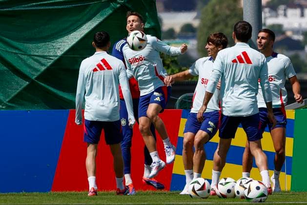 Spanish national team, Nationalteam s training session at the SV Aasen Sports Center in Donaueschingen, Germany, 12 June 2024. Spain will face Croatia in an Euro 2024 soccer match at Olympiastadion stadium in Berlin on 15 June. Spain training session in Germany !ACHTUNG: NUR REDAKTIONELLE NUTZUNG!  Copyright: xJ.J.xGuillenx GRAF9258 20240612-55013848238_1_20240612