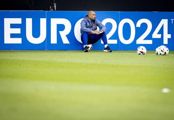 WOLFSBURG - Nigel de Jong, technical director KNVB during a training session of the Dutch national team, Nationalteam in the AOK Stadium on June 12, 2024 in Wolfsburg, Germany. The Dutch national team is preparing for the first group match at the European Football Championship in Germany against Poland. ANP KOEN VAN WEEL UEFA EURO, EM, Europameisterschaft,Fussball 2024 Germany 2024 xVIxANPxSportx xxANPxIVx 500925739 originalFilename: 500925739_20240612.jpg