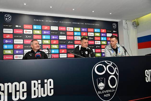 GER, UEFA Europameisterschaft 2024, Slowenisches Base Camp Wuppertal 12.06.2023,Wuppertal ,Stadion am Zoo, GER, UEFA Europameisterschaft 2024, Slowenisches Base Camp Wuppertal im Bild Trainer Madjar Kek ( SVN ) , Co. Trainer Ales Reh und Pressesprecher.