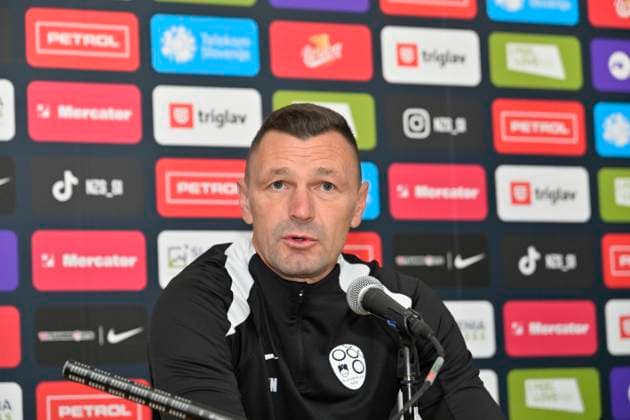 GER, UEFA Europameisterschaft 2024, Slowenisches Base Camp Wuppertal 12.06.2023,Wuppertal ,Stadion am Zoo, GER, UEFA Europameisterschaft 2024, Slowenisches Base Camp Wuppertal im Bild Co.- Trainer Ales Ceh ( Slowenien ).