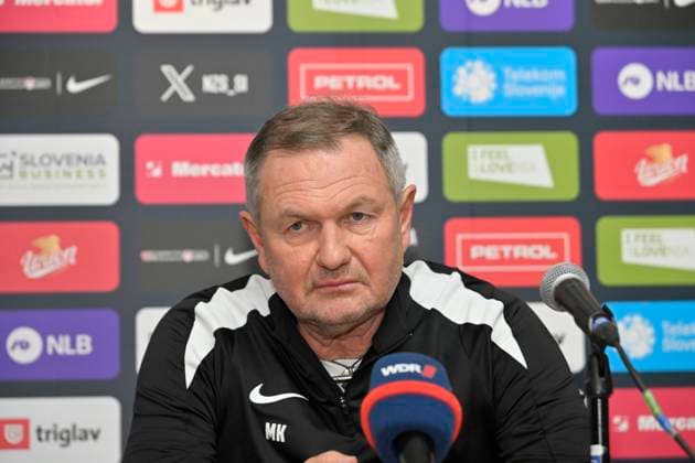 GER, UEFA Europameisterschaft 2024, Slowenisches Base Camp Wuppertal 12.06.2023,Wuppertal ,Stadion am Zoo, GER, UEFA Europameisterschaft 2024, Slowenisches Base Camp Wuppertal im Bild Trainer Madjar Kek ( SVN ) bei der ersten Pk in Wuppertal.