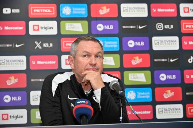 GER, UEFA Europameisterschaft 2024, Slowenisches Base Camp Wuppertal 12.06.2023,Wuppertal ,Stadion am Zoo, GER, UEFA Europameisterschaft 2024, Slowenisches Base Camp Wuppertal im Bild Trainer Madjar Kek ( SVN ) bei der ersten Pk in Wuppertal.