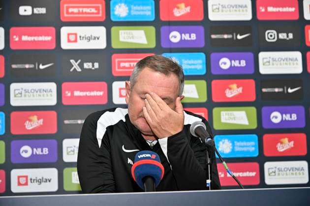 GER, UEFA Europameisterschaft 2024, Slowenisches Base Camp Wuppertal 12.06.2023,Wuppertal ,Stadion am Zoo, GER, UEFA Europameisterschaft 2024, Slowenisches Base Camp Wuppertal im Bild Trainer Madjar Kek ( SVN ) bei der ersten Pk in Wuppertal.