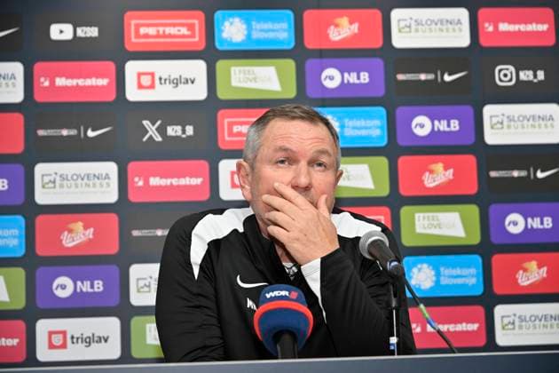 GER, UEFA Europameisterschaft 2024, Slowenisches Base Camp Wuppertal 12.06.2023,Wuppertal ,Stadion am Zoo, GER, UEFA Europameisterschaft 2024, Slowenisches Base Camp Wuppertal im Bild Trainer Madjar Kek ( SVN ) bei der ersten Pk in Wuppertal.