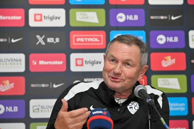 GER, UEFA Europameisterschaft 2024, Slowenisches Base Camp Wuppertal 12.06.2023,Wuppertal ,Stadion am Zoo, GER, UEFA Europameisterschaft 2024, Slowenisches Base Camp Wuppertal im Bild Trainer Madjar Kek ( SVN ) bei der ersten Pk in Wuppertal.