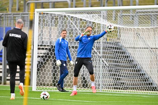 GER, UEFA Europameisterschaft 2024, Slowenisches Base Camp Wuppertal 12.06.2023,Wuppertal ,Stadion am Zoo, GER, UEFA Europameisterschaft 2024, Slowenisches Base Camp Wuppertal im Bild Jan Oblak ( SVN 01 ) beim Torwarttraining.