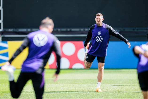 Trainingslager Vorbereitung UEFA EURO 2024 Deutschland; 12.06.2024 Robert Andrich (Deutschland, 23) dehnt sich Trainingslager Vorbereitung UEFA EURO 2024 Deutschland - Training; HerzoBase, Herzogenaurach am 12.06.2024 Copyright: xBEAUTIFULxSPORTS Wunderlx
