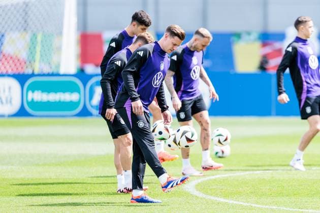 Trainingslager Vorbereitung UEFA EURO 2024 Deutschland; 12.06.2024 Marc-Andre ter Stegen (Deutschland, 22) hält einen Ball hoch Trainingslager Vorbereitung UEFA EURO 2024 Deutschland - Training; HerzoBase, Herzogenaurach am 12.06.2024 Copyright: xBEAUTIFULxSPORTS Wunderlx
