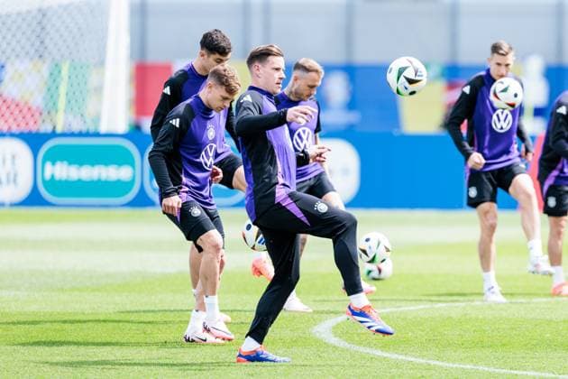 Trainingslager Vorbereitung UEFA EURO 2024 Deutschland; 12.06.2024 Marc-Andre ter Stegen (Deutschland, 22) hält einen Ball hoch Trainingslager Vorbereitung UEFA EURO 2024 Deutschland - Training; HerzoBase, Herzogenaurach am 12.06.2024 Copyright: xBEAUTIFULxSPORTS Wunderlx