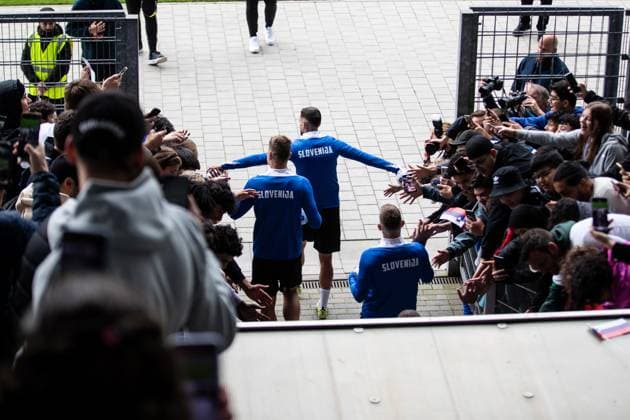 Öffentliches Training, Slowenien; 12.06.2024 Spieler von Slowenien kommen zum Spielfeld aus dem Tunnel. Öffentliches Training, Slowenien; Stadion am ZOO, Wuppertal; 12.06.2024 Copyright: xBEAUTIFULxSPORTS Buriakovx
