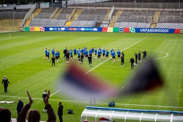 Öffentliches Training, Slowenien; 12.06.2024 Stadion am Zoo im UEFA-Design, Slowenien beim Aufwärmen. Öffentliches Training, Slowenien; Stadion am ZOO, Wuppertal; 12.06.2024 Copyright: xBEAUTIFULxSPORTS Buriakovx
