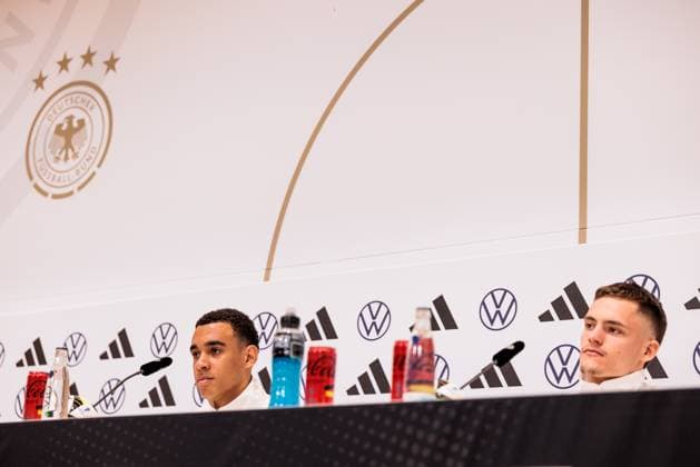Trainingslager Vorbereitung UEFA EURO 2024 Deutschland; 12.06.2024 Jamal Musiala (Deutschland, 10) und Florian Wirtz (Deutschland, 17) Trainingslager Vorbereitung UEFA EURO 2024 Deutschland - Pressekonferenz; HerzoBase, Herzogenaurach am 12.06.2024 Copyright: xBEAUTIFULxSPORTS Wunderlx
