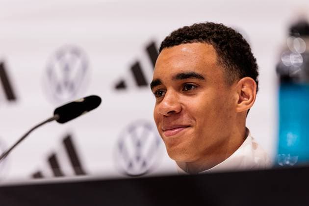 Trainingslager Vorbereitung UEFA EURO 2024 Deutschland; 12.06.2024 Jamal Musiala (Deutschland, 10) schmunzelt Trainingslager Vorbereitung UEFA EURO 2024 Deutschland - Pressekonferenz; HerzoBase, Herzogenaurach am 12.06.2024 Copyright: xBEAUTIFULxSPORTS Wunderlx