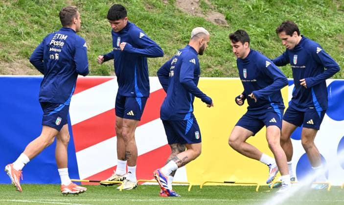 June 12, 2024, Iserlohn, Germany: Italy players attend a training session at the Hemberg Stadion Nord Halle in Iserlhon, Germany, 12 June 2024. ANSA DANIEL DAL ZENNARO UEFA EURO, EM, Europameisterschaft,Fussball 2024  - ZUMAa110 20240612_zaf_a110_018_20240612 Copyright: xDanielxDalxZennarox