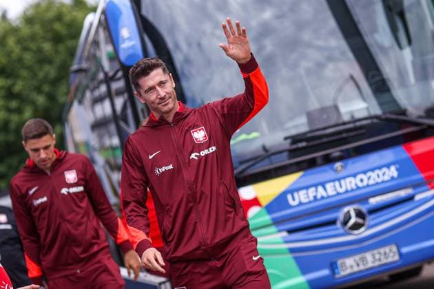 Sport Themen der Woche KW24 Sport Bilder des Tages 12.06.2024 HANNOVER, NIEMCY PILKA NOZNA (FOOTBALL) UEFA EURO, EM, Europameisterschaft,Fussball 2024 - CENTRUM TRENINGOWE REPREZENTACJI POLSKI - HANNOVER 96 ACADEMIE KONFERENCJA PRASOWA I TRENING REPREZENTACJI POLSKI NZ ROBERT LEWANDOWSKI FOTO LUKASZ GROCHALA CYFRASPORT NEWSPIX.PL --- Newspix.pl  20240612CSLG0020