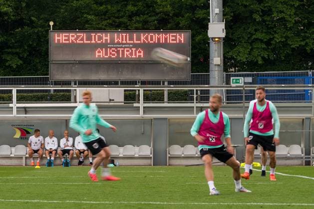 Sport Bilder des Tages SOCCER - UEFA EURO, EM, Europameisterschaft,Fussball 2024 BERLIN,GERMANY,12.JUN.24 - SOCCER -UEFA EURO 2024, OEFB, Oesterreichischer Fussball-Bund, training. Image shows a feature with the team of AUT.  GEPAxpictures xJohannesxFriedl