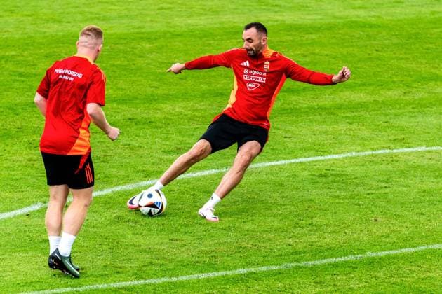 Attila Fiola (5, Ungarn) beim Schuss GER, Oeffentliches Training Ungarische Nationalmannschaft, Fussball, Euro, UEFA, 12.06.2024, GER, Oeffentliches Training Ungarische Nationalmannschaft, Fussball, Euro, UEFA, 12.06.2024 Weiler im Allgaeu Copyright: xEibner-Pressefoto FlorianxWolfx EP_FWF
