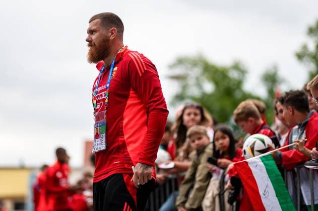 Martin Adam (9, Ungarn) verteilt Autogramme GER, Oeffentliches Training Ungarische Nationalmannschaft, Fussball, Euro, UEFA, 12.06.2024, GER, Oeffentliches Training Ungarische Nationalmannschaft, Fussball, Euro, UEFA, 12.06.2024 Weiler im Allgaeu Copyright: xEibner-Pressefoto FlorianxWolfx EP_FWF