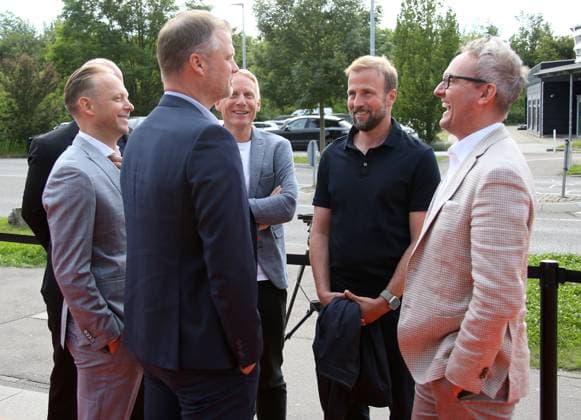 12.06.2024, Deutschland, Leonberg, Fußball Bundesliga, VfB in Team, Filmpremiere Traumpalast Leonberg, 18 Uhr Roter Teppich, 19.30 Talk, dann Film, v.l. VfB Vorstand Finanzen Rouven Casper, VfB Vorstand Fabian Wohlgemuth, Tobias Herwerth, VfB Trainer Sebastian Hoeneß, Vorstandvorsitzender Alexander Wehrle