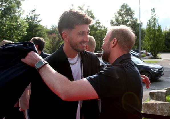 12.06.2024, Deutschland, Leonberg, Fußball Bundesliga, VfB in Team, Filmpremiere Traumpalast Leonberg, 18 Uhr Roter Teppich, 19.30 Talk, dann Film, v.l. Atakan Karazor, VfB Trainer Sebastian Hoeneß