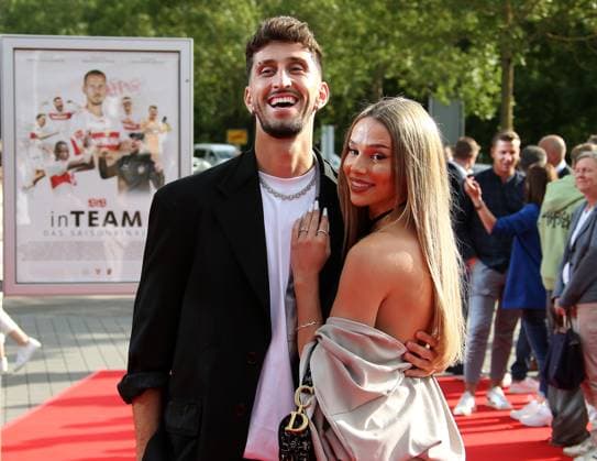 Sport Bilder des Tages 12.06.2024, Deutschland, Leonberg, Fußball Bundesliga, VfB in Team, Filmpremiere Traumpalast Leonberg, 18 Uhr Roter Teppich, 19.30 Talk, dann Film, Atakan Karazor mit Begleitung