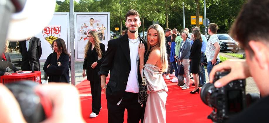 12.06.2024, Deutschland, Leonberg, Fußball Bundesliga, VfB in Team, Filmpremiere Traumpalast Leonberg, 18 Uhr Roter Teppich, 19.30 Talk, dann Film, Atakan Karazor mit Begleitung