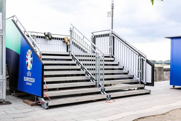 Fussball, UEFA EURO, EM, Europameisterschaft,Fussball 2024 Host City Düsseldorf vor dem Start der Europameisterschaft 2024 12.06.2024, Düsseldorf Eingang zur Fanzone in Düsseldorf Düsseldorf Nordrhein-Westfahlen Deutschland