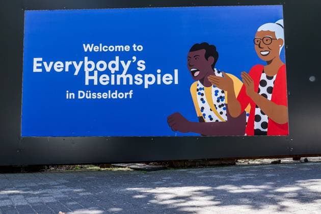 Sport Bilder des Tages Fussball, UEFA EURO, EM, Europameisterschaft,Fussball 2024 Host City Düsseldorf vor dem Start der Europameisterschaft 2024 12.06.2024, Düsseldorf Banner Welcome to Everybody Heimspiel in Düsseldorf Düsseldorf Nordrhein-Westfahlen Deutschland