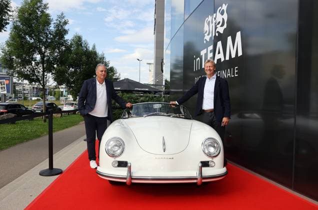 12.06.24 VfB Stuttgart Premierenveranstaltung Dokumentation VfBinTeam als Kinofilm Deutschland, Leonberg, 12.06.2024, Fussball, Bundesliga, VfB Stuttgart, Premierenveranstaltung Dokumentation VfBinTeam als Kinofilm im Traumpalast Kino Leonberg: v.l. Hansi Müller, Guido Buchwald.