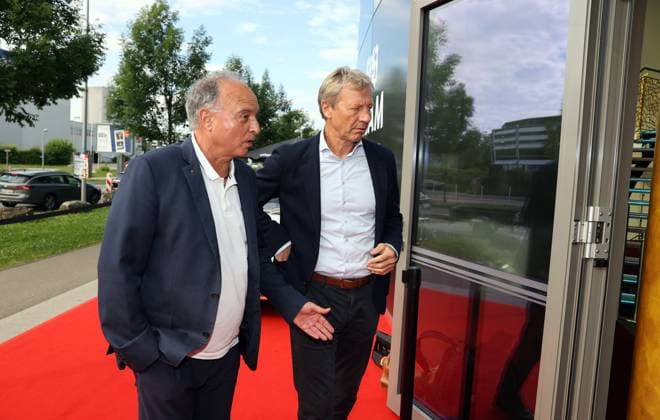 12.06.24 VfB Stuttgart Premierenveranstaltung Dokumentation VfBinTeam als Kinofilm Deutschland, Leonberg, 12.06.2024, Fussball, Bundesliga, VfB Stuttgart, Premierenveranstaltung Dokumentation VfBinTeam als Kinofilm im Traumpalast Kino Leonberg: v.l. Hansi Müller, Guido Buchwald.