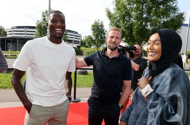 12.06.24 VfB Stuttgart Premierenveranstaltung Dokumentation VfBinTeam als Kinofilm Deutschland, Leonberg, 12.06.2024, Fussball, Bundesliga, VfB Stuttgart, Premierenveranstaltung Dokumentation VfBinTeam als Kinofilm im Traumpalast Kino Leonberg: v.l. Serhou Guirassy mit Frau Assah, Sebastian Hoeneß.