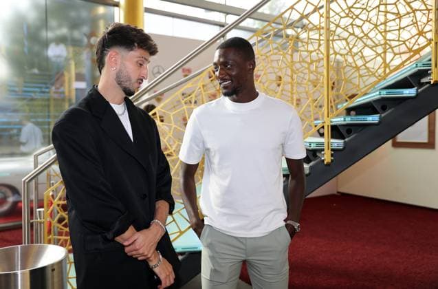 12.06.24 VfB Stuttgart Premierenveranstaltung Dokumentation VfBinTeam als Kinofilm Deutschland, Leonberg, 12.06.2024, Fussball, Bundesliga, VfB Stuttgart, Premierenveranstaltung Dokumentation VfBinTeam als Kinofilm im Traumpalast Kino Leonberg: v.l. Atakan Karazor, Serhou Guirassy.