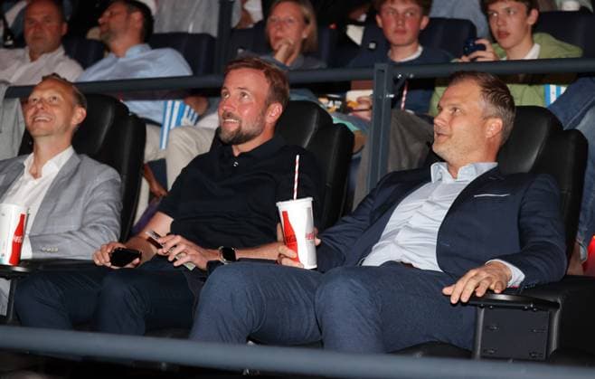 12.06.24 VfB Stuttgart Premierenveranstaltung Dokumentation VfBinTeam als Kinofilm Deutschland, Leonberg, 12.06.2024, Fussball, Bundesliga, VfB Stuttgart, Premierenveranstaltung Dokumentation VfBinTeam als Kinofilm im Traumpalast Kino Leonberg: v.l. Sebastian Hoeneß, Fabian Wohlgemuth.
