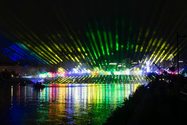 Lichtershow Flößerbrücke Frankfurt am Main zur Eröffnung der Fanmeile, 12.06.2024 Lichtershow Flößerbrücke Frankfurt, Frankfurt am Main, Weseler Werft, 12.6.2024 Copyright: xBEAUTIFULxSPORTS Gawlikx