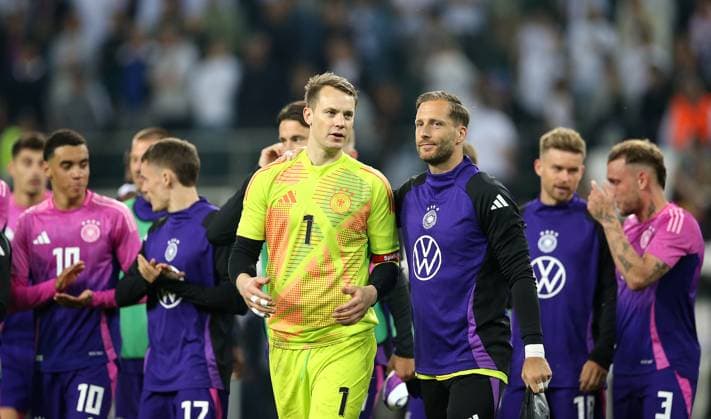 07.06.2024, Fussball, Länderspiel, Testspiel 2023 24, Deutschland - Griechenland, im Borussia-Park Mönchengladbach. (L-R) Torwart Manuel Neuer (Deutschland) und Torwart Oliver Baumann (Deutschland) ***DFL and DFB regulations prohibit any use of photographs as image sequences and or quasi-video.*** *** 07 06 2024, Football, International match, Test match 2023 24, Germany Greece, at Borussia Park Mönchengladbach L R Goalkeeper Manuel Neuer Germany and goalkeeper Oliver Baumann Germany DFL and DFB regulations prohibit any use of photographs as image sequences and or quasi video