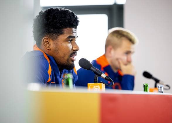 WOLFSBURG - (l-r) Ian Maatsen and Matthijs de Ligt during a media moment of the Dutch national team, Nationalteam in the Volkswagen Arena on June 13, 2024 in Wolfsburg, Germany. The Dutch national team is preparing for the first group match at the European Football Championship in Germany against Poland. ANP KOEN VAN WEEL UEFA EURO, EM, Europameisterschaft,Fussball 2024 Germany 2024 xVIxANPxSportx xxANPxIVx 500979055 originalFilename: 500979055_20240613.jpg