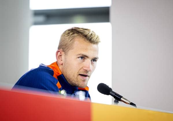 WOLFSBURG - Matthijs de Ligt during a media moment of the Dutch national team, Nationalteam in the Volkswagen Arena on June 13, 2024 in Wolfsburg, Germany. The Dutch national team is preparing for the first group match at the European Football Championship in Germany against Poland. ANP KOEN VAN WEEL UEFA EURO, EM, Europameisterschaft,Fussball 2024 Germany 2024 xVIxANPxSportx xxANPxIVx 500979094 originalFilename: 500979094_20240613.jpg