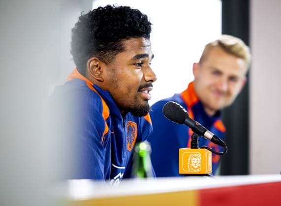 WOLFSBURG - (l-r) Ian Maatsen and Matthijs de Ligt during a media moment of the Dutch national team, Nationalteam in the Volkswagen Arena on June 13, 2024 in Wolfsburg, Germany. The Dutch national team is preparing for the first group match at the European Football Championship in Germany against Poland. ANP KOEN VAN WEEL UEFA EURO, EM, Europameisterschaft,Fussball 2024 Germany 2024 xVIxANPxSportx xxANPxIVx 500979370 originalFilename: 500979370_20240613.jpg