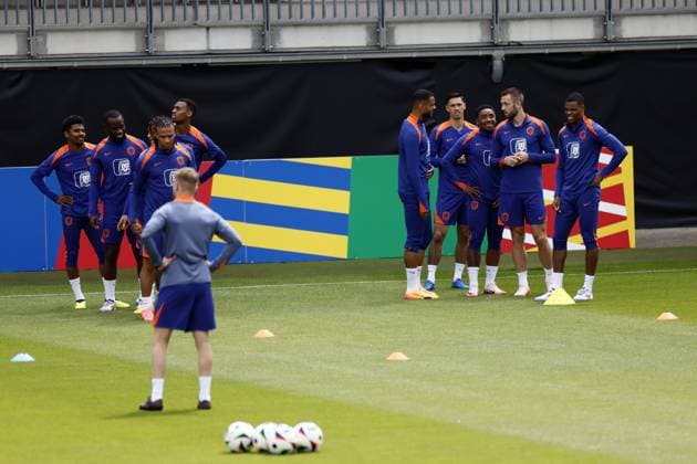 WOLFSBURG - Players of the Dutch national team, Nationalteam during a training session of the Dutch national team at the AOK Stadium on June 13, 2024 in Wolfsburg, Germany. The Dutch national team is preparing for the first group match at the European Football Championship in Germany against Poland. ANP KOEN VAN WEEL UEFA EURO, EM, Europameisterschaft,Fussball 2024 Germany 2024 xVIxANPxSportx xxANPxIVx 500983455 originalFilename: 500983455_20240613.jpg