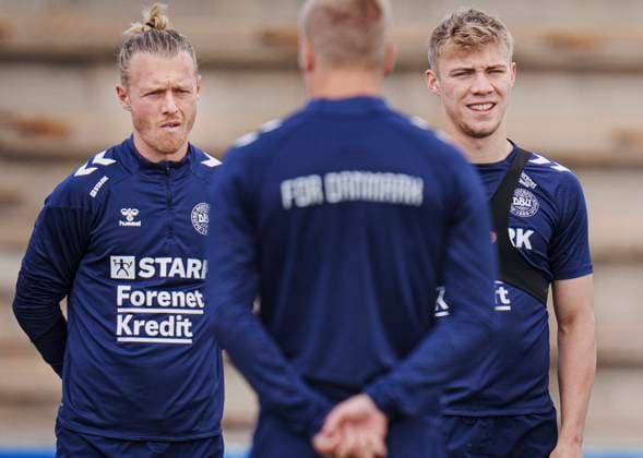 Danias players Simon Kjaer (L) and Rasmus Hoejlund during the national team, Nationalteam s training in Freudenstadt, Germany, Thursday, June 13, 2024. Denmark plays its first match on Sunday against Slovenia in the EURO 2024 Group C. (Photo: Liselotte Sabroe Ritzau Scanpix) , Freudenstadt Tyskland Copyright: Ritzau Scanpix LiselottexSabroex spdk20240613-114849-L