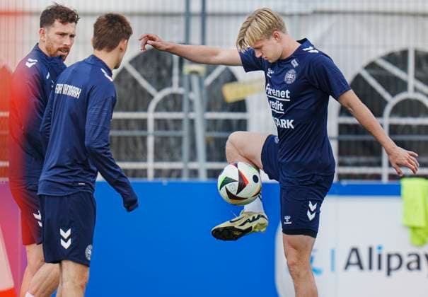 Danish players Victor Kristiansen (R) and Pierre Emile Hoejbjerg during the national team, Nationalteam s training in Freudenstadt, Germany, Thursday, June 13, 2024. Denmark plays its first match on Sunday against Slovenia in the EURO 2024 Group C. (Photo: Liselotte Sabroe Ritzau Scanpix) , Freudenstadt Tyskland Copyright: Ritzau Scanpix LiselottexSabroex spdk20240613-115328-L