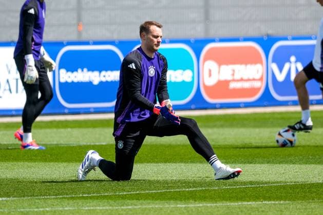 Manuel Neuer (Deutschland , 01) beim warm machen, GER, Abschlusstraining MD-1, Maenner Nationalmannschaft vor Deutschland vs Schottland, UEFA Europameisterschaft 2024, Fussball, Herzogenaurach, 13.06.2024. GER, Abschlusstraining MD-1, Maenner Nationalmannschaft vor Deutschland vs Schottland, UEFA Europameisterschaft 2024, Fussball, Herzogenaurach, 13.06.2024. Herzogenaurach Copyright: xEibner-Pressefoto FlorianxWieganx EP_FWD