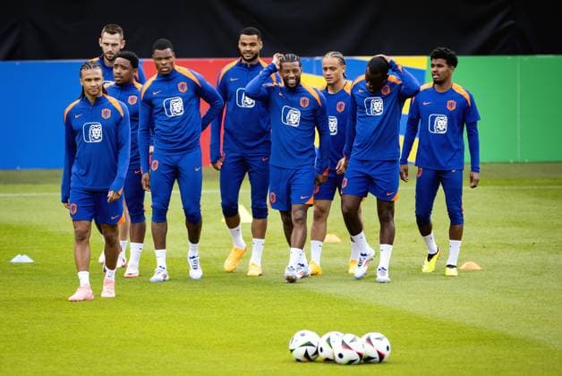 WOLFSBURG - Nathan Ake, Stefan de Vrij, Steven Bergwijn, Denzel Dumfries, Cody Gakpo, Georginio Wijnaldum, Xavi Simons, Lutsharel Geertruida and Ian Maatsen during a training session of the Dutch national team, Nationalteam at the AOK Stadium on June 13, 2024 in Wolfsburg, Germany. The Dutch national team is preparing for the first group match at the European Football Championship in Germany against Poland. ANP KOEN VAN WEEL UEFA EURO, EM, Europameisterschaft,Fussball 2024 Germany 2024 xVIxANPxSportx xxANPxIVx 500987783 originalFilename: 500987783.jpg